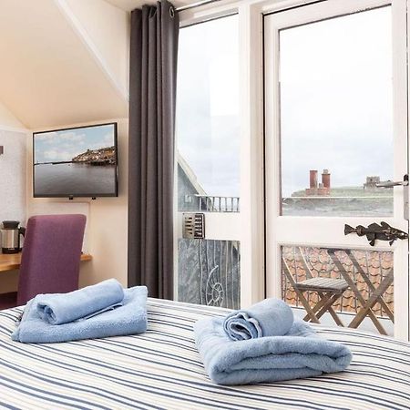 Silver Street Suites Уитби Экстерьер фото