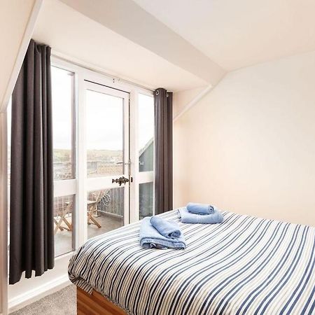Silver Street Suites Уитби Экстерьер фото