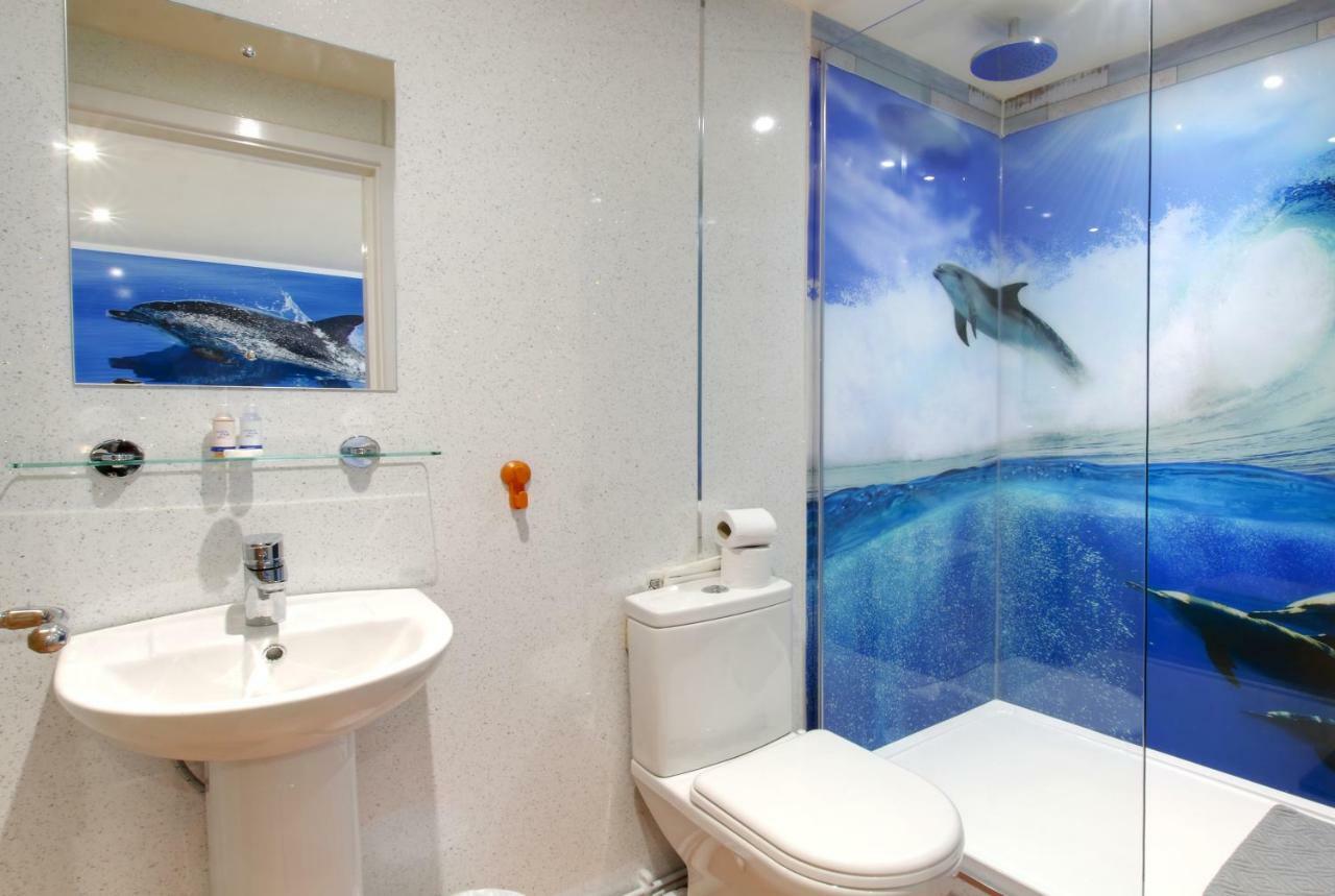 Silver Street Suites Уитби Экстерьер фото
